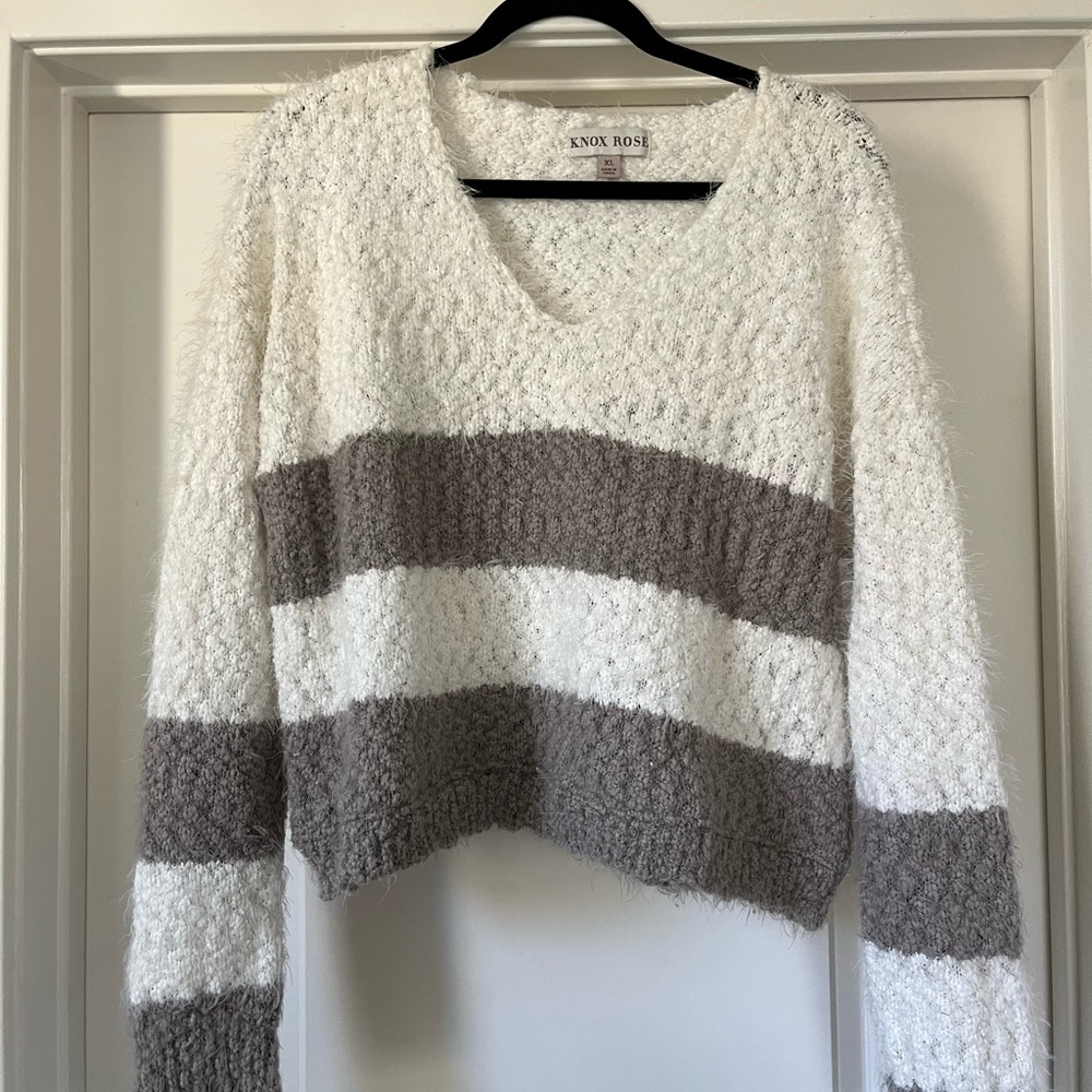 COZY FUZZE SWEATER